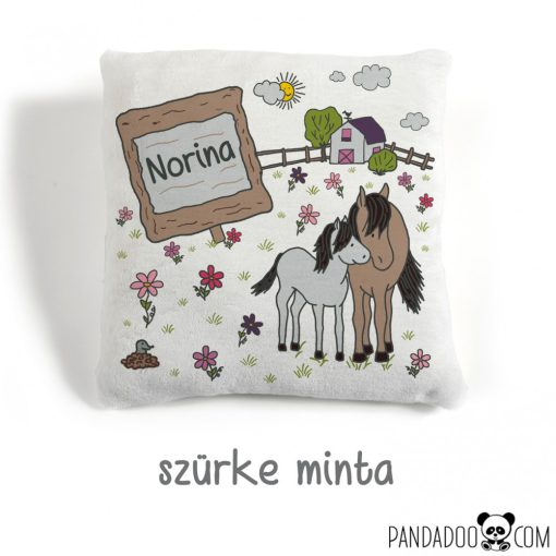 Lovak a farmon párna névvel