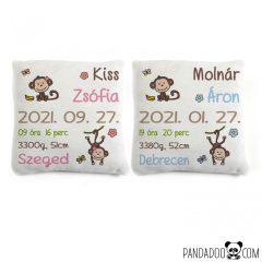 Majmos párna születési adatokkal (több színben)