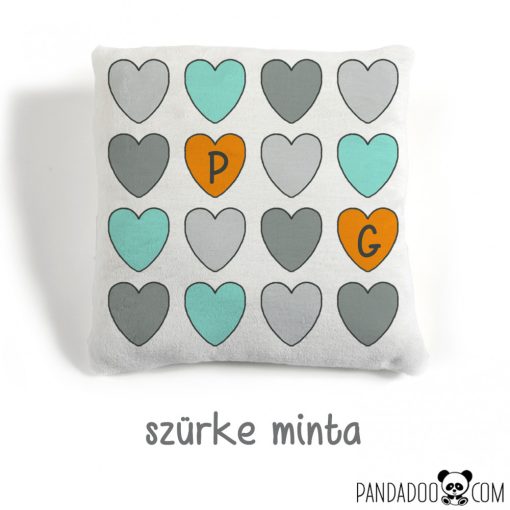 Monogramos szíves párna több színben