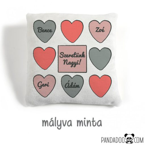 Szíves párna nevekkel